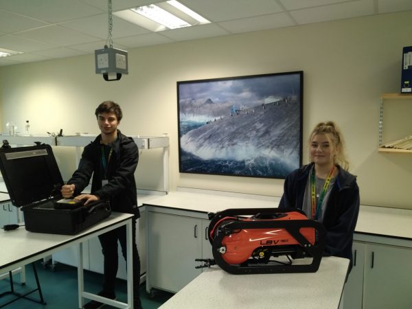 Students get hands on with latest underwater technology
